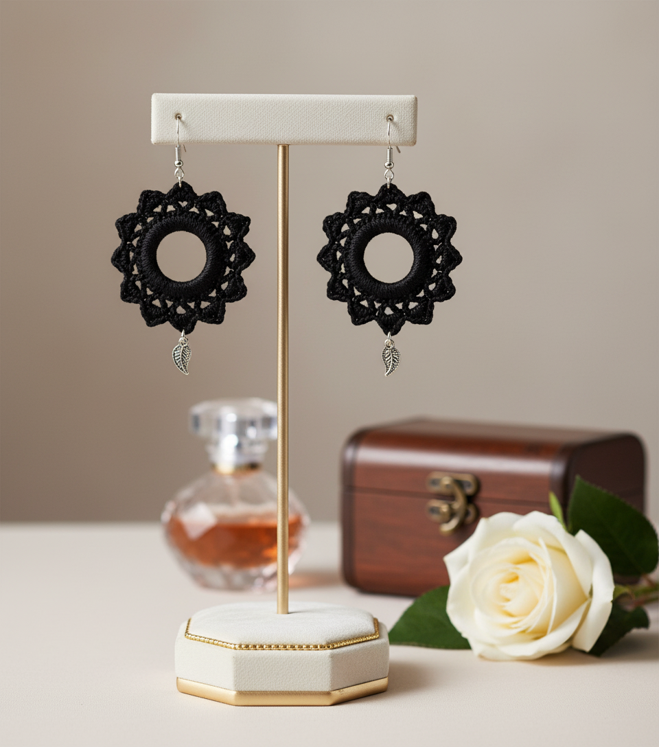 "Pretty Bloom" Earrings - Black