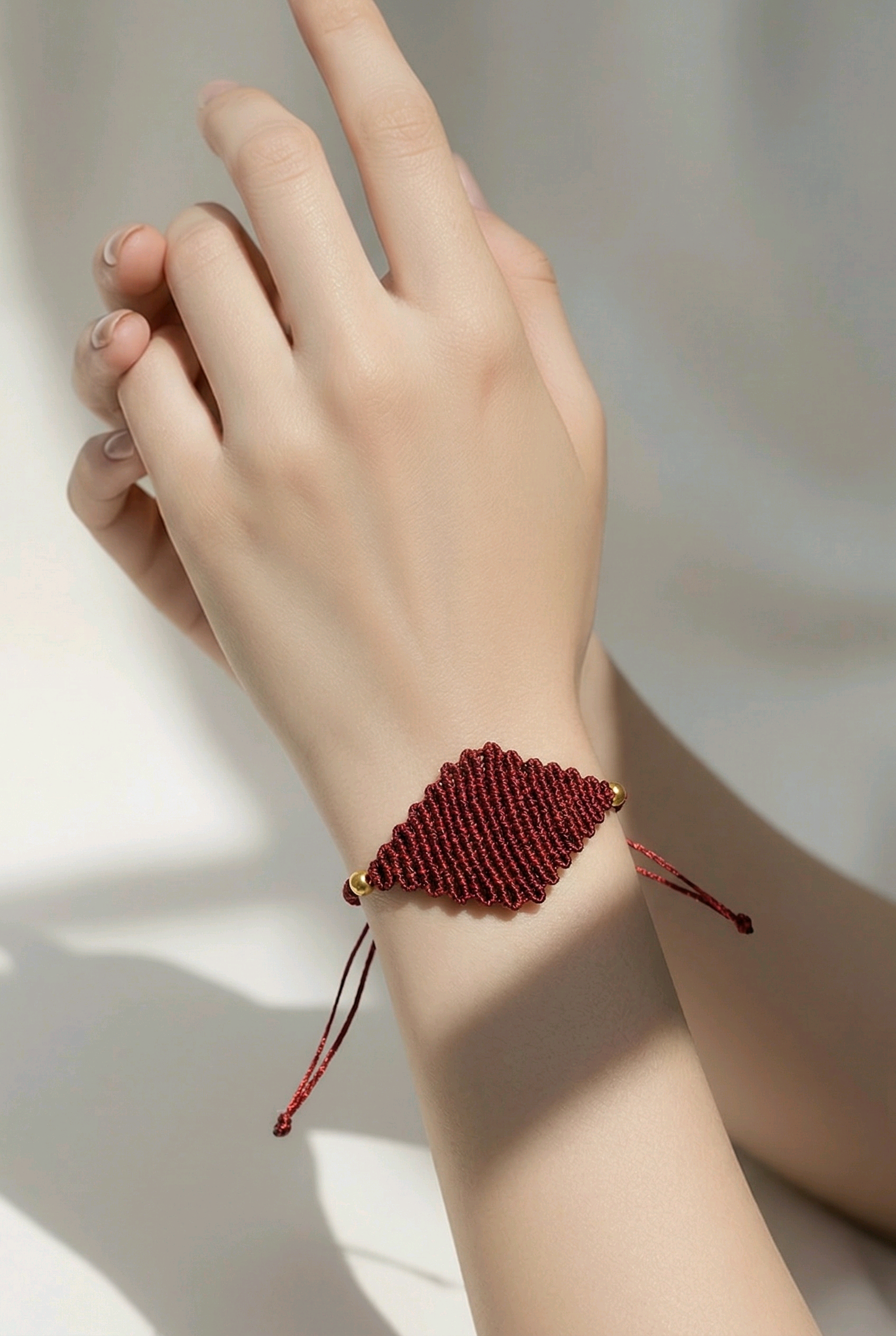 DIAMOND SHAPED MACRAME BRACELET-METALLIC RED