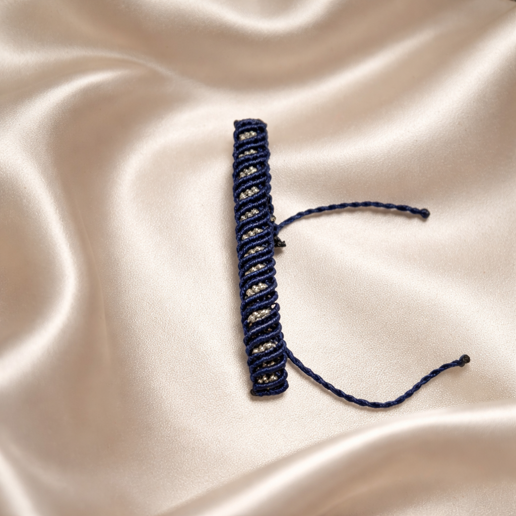 TWO-TONE MACRAME BRACELET BLUE WITH SILVER