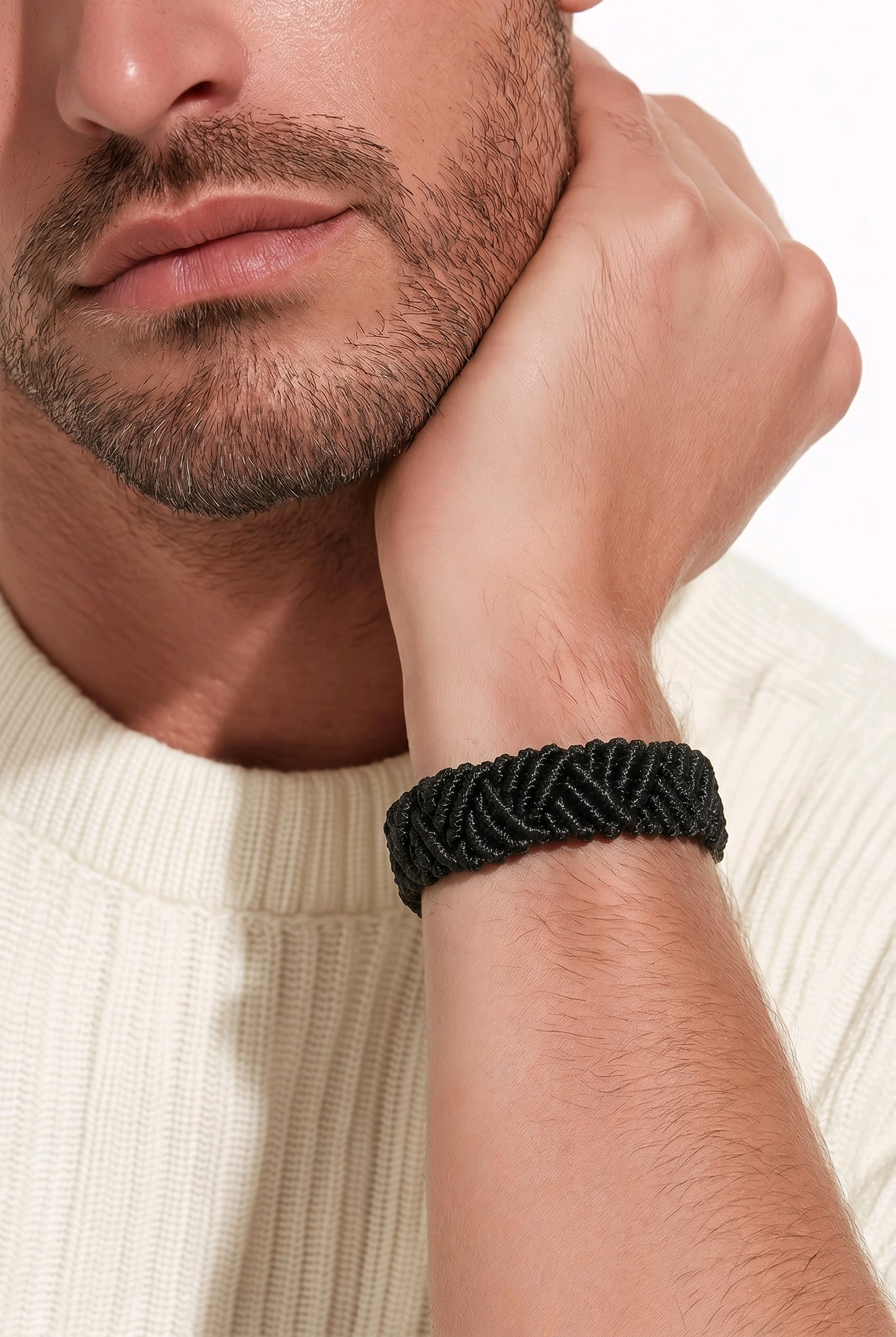 MEN'S BLACK MACRAME BRACELET WITH ZIG-ZAG LINES