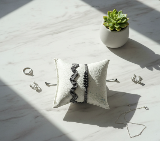 ZIG-ZAG MACRAME BRACELET- SILVER