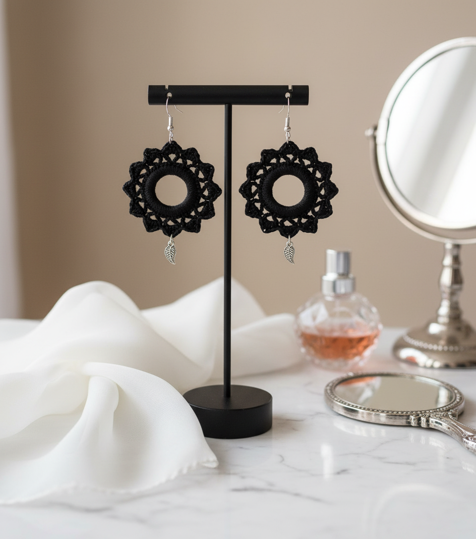 "Pretty Bloom" Earrings - Black