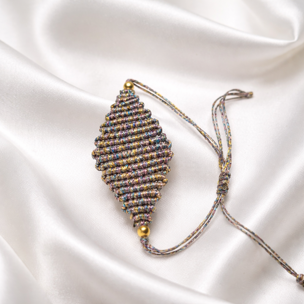DIAMOND SHAPED MACRAME BRACELET-SILVER METALLIC