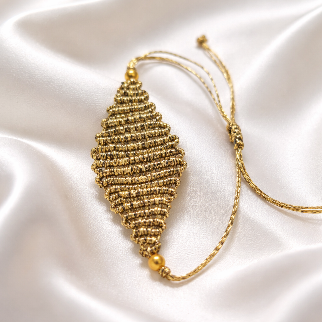 DIAMOND SHAPED MACRAME BRACELET-METALLIC GOLD