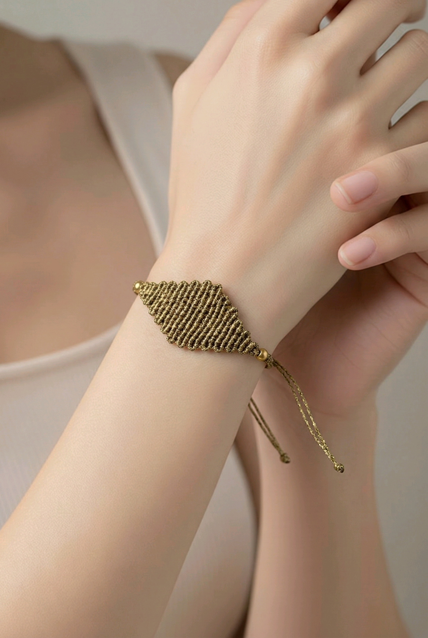 DIAMOND SHAPED MACRAME BRACELET-METALLIC GOLD