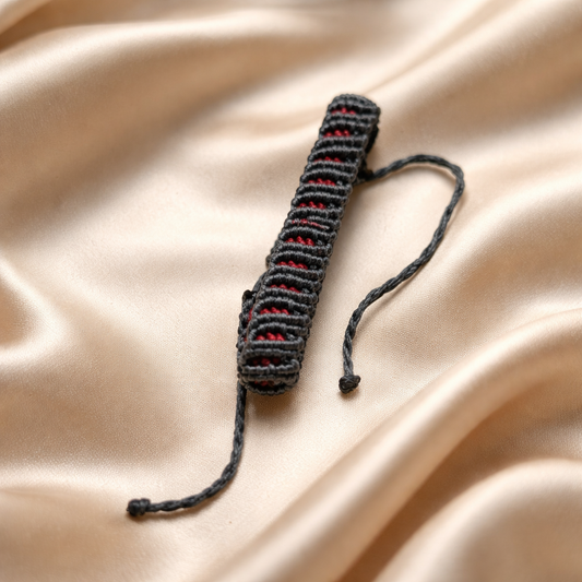 TWO-TONE MACRAME BRACELET GREY WITH RED