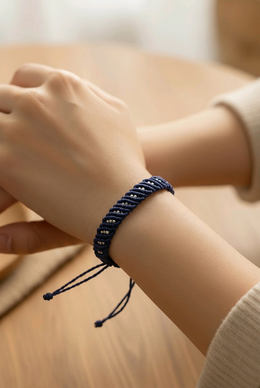 TWO-TONE MACRAME BRACELET BLUE WITH SILVER