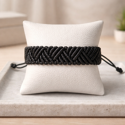 MEN'S BLACK MACRAME BRACELET WITH ZIG-ZAG LINES