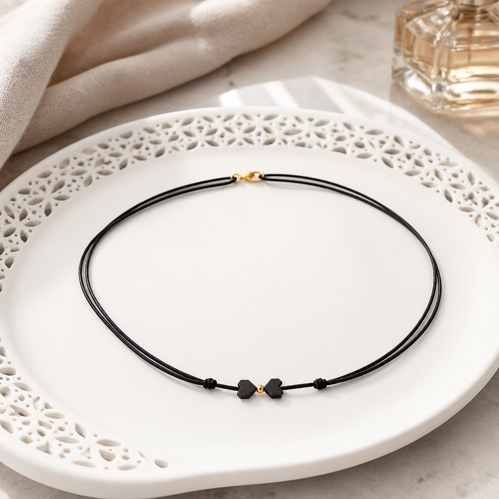 CHOKER NECKLACE WITH HEMATITE HEARTS