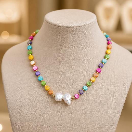 "SUMMER VIBE" Necklace – Gold with multicolored flat beads and a pearl